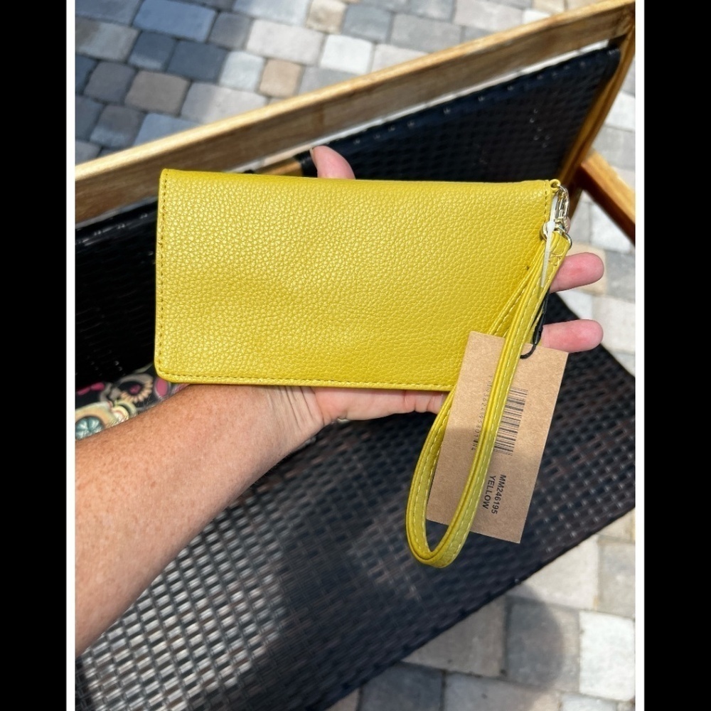 STEVE MADDEN B-Nelly Core Fold Over/Bifold Wristlet Wallet in Marigold NWT - Picture 3 of 13
